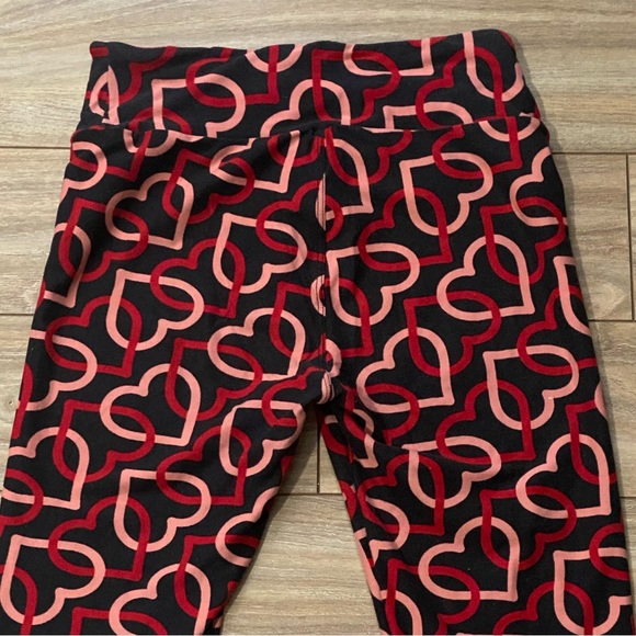 Lularoe Black with Pink & Red Tangled Heart Legging OS - Picture 4 of 13